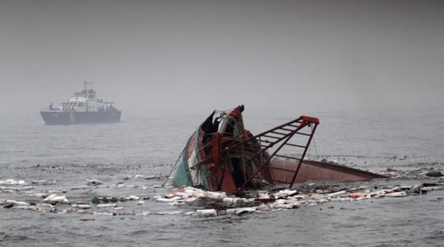 Kecelakaan, 1 Perahu di Perairan Inhil Terbelah Dua