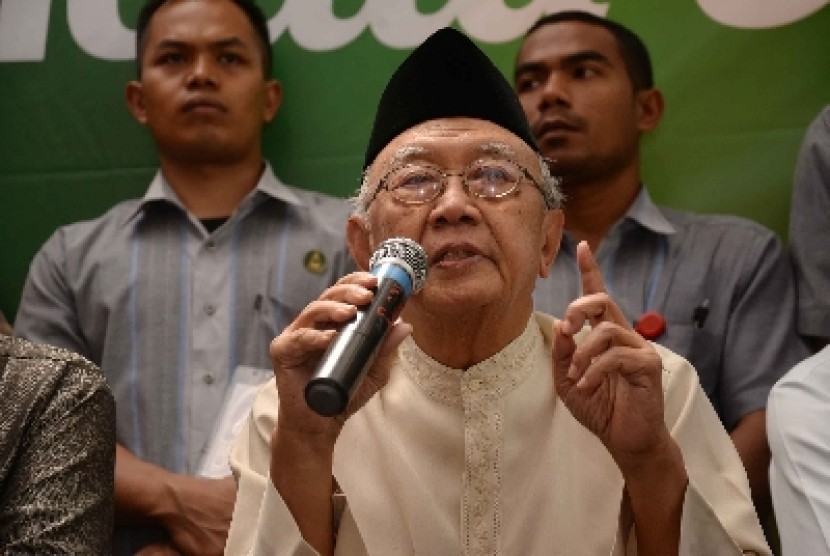 Gus Sholah : Mungkin warga Nu yang milih Ahok harus mikir