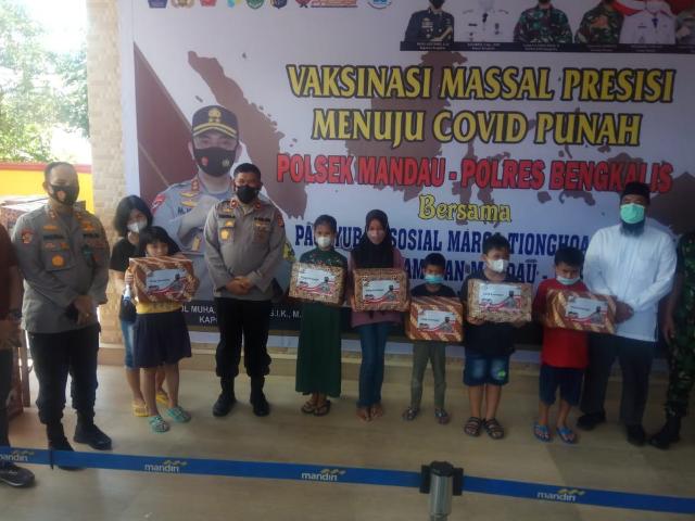 Sukseskan Vaksinasi C-19,,Wakapolda Riau Tinjau Pelaksanaan Vaksinasi Massal di Klenteng Wi King