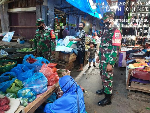 Pengunjung Pasar Diharapkan Untuk Gunakan Masker Saat Berada Di keramaian Himbau Babinsa