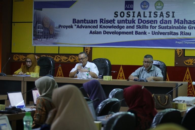Kembangkan Penelitian Kampus, PIU ADB UNRI Sosialisasi Bantuan Riset untuk Dosen dan Mahasiswa