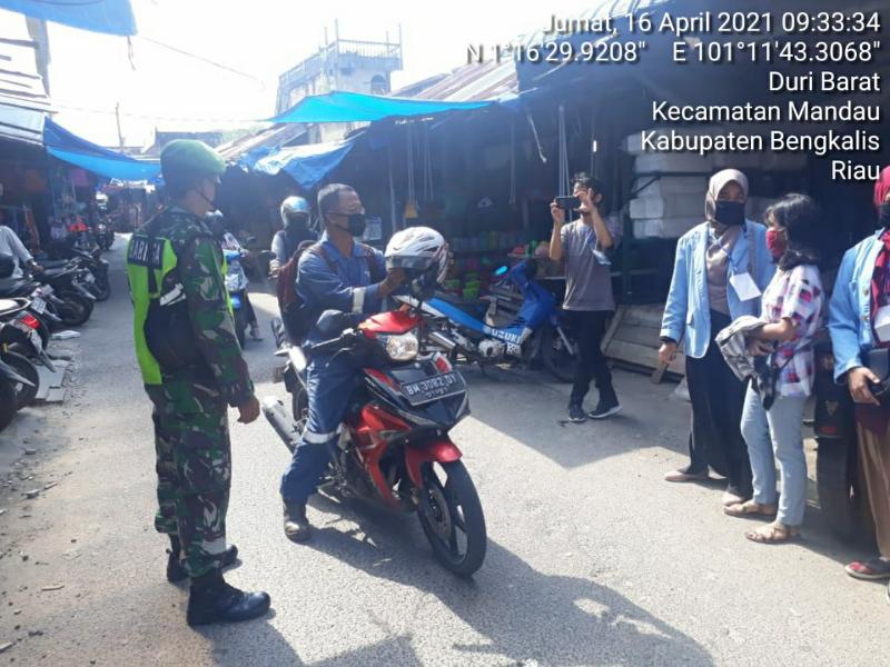 TNI Koramil 04/Mandau Cek Situasi Pasar Sartika Terkait C-19