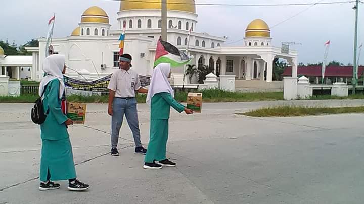 Kelulusan Siswa  SMAN 1 Pujud Diwarnai Penggalangan Dana Untuk Palestina