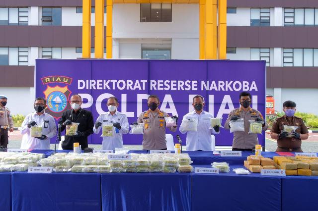 Tim Polda Riau Gulung 7 Pelaku Dan Amankan 87 Kg Sabu