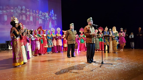 Meriah, Malam Anugerah COMA FIKOM UIR, Dr Abdul Aziz Dosen Terpavorit 2018