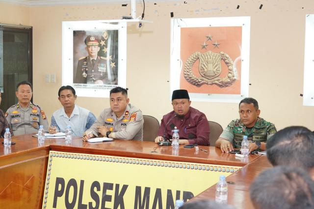 Forkopimcam Mandau Bersama TNI/Porli Mandau Mediasi Konflik PT Gora Mandau Sawit dan Warga