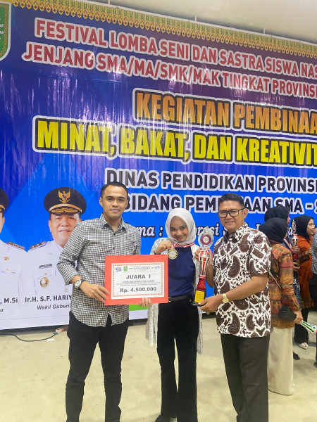 Sabet Juara Gitar Solo, Balqys dari SMKN 1 Dumai Siap Tampil di FLS3N Nasional