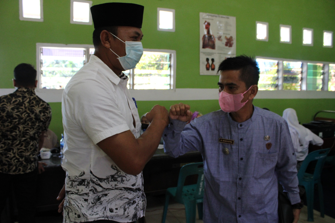Dinkes Labuhanbatu Berikan Vaksinasi kepada 150 Pelajar SMKS Al - Azis