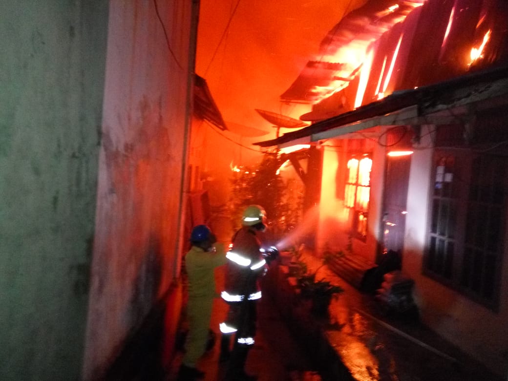 Sijago Merah Abisi Ruko dan Rumah Penduduk Mandau