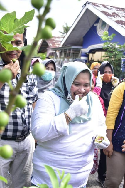 Giat Bersih Bersama Kasmarni di Kelurahan  Duri Timur