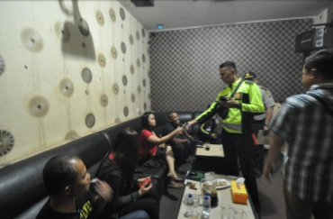 12 Cewek Pemandu Lagu di Ktv Dinasty Diangkut