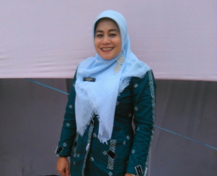 Hj. Zahroni. M.Pd : Carilah Jenjang Pendidikan Lebih Tinggi Jangan Berhenti Sampai Disini