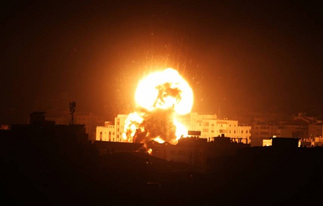Serangan Roket Menghujani Gaza Senin Malam