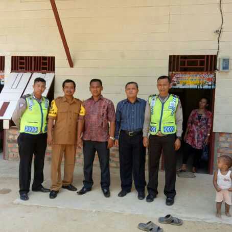 Jajaran Polsek Kemuning Laksanakan Pengaman di Tempat Ibadah di Kecamatan Kemuning