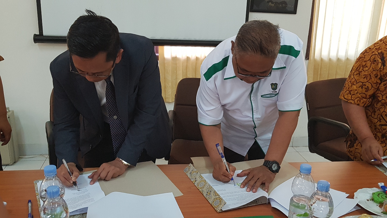 Dekan Faperta UIR Teken Mou Magang dengan PT Arara Abadi