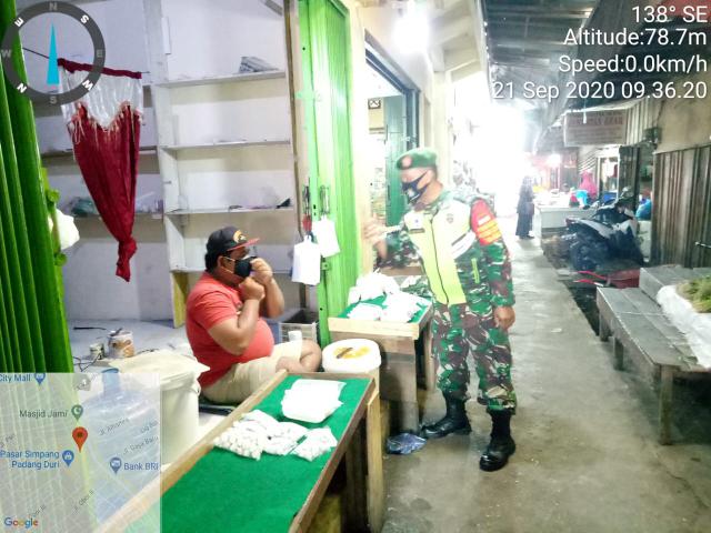 Penanganan Covid-19 TNI Turun Langsung Beri Arahan dan Wajib Masker di Pasar Sartika