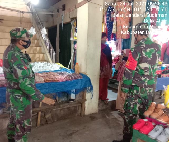 TNI Koramil 04/Mandau Lakukan Pengecekan Protokol Kesehatan C-19 di Pasar Sartika Duri