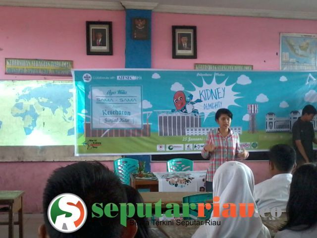 AIESEC Memberikan Penyulusan dan Seminar Kesehatan Ginjal Di SMA Tri Bhakti