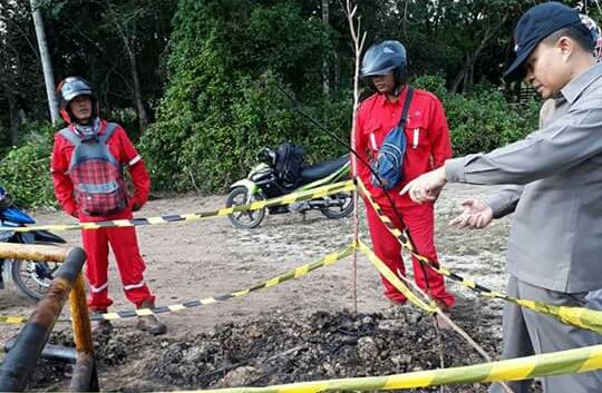 Kadis LHK Kepulauan Meranti Periksa Tumpahan Minyak EMP