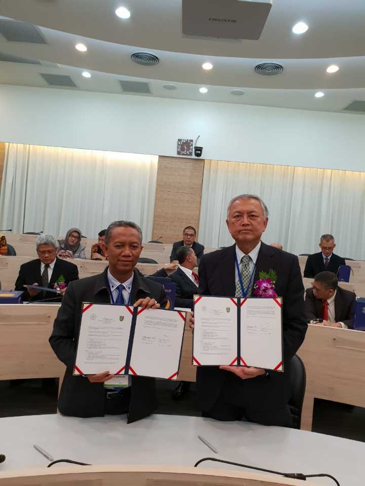 Usai Paparkan Makalah di Taiwan, Rektor UIR Teken MoA dengan Ming Chi University Technology