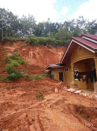 Wabup Halim Tinjau Rumah Tertimbun Longsor di Lubuk Ambacang