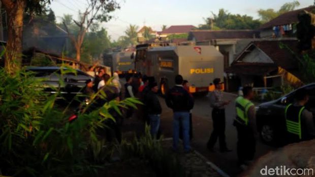 Polisi Kerahkan Ribuan Personil Untuk tangkap Pimpinan Padepokan Dimas Kanjeng