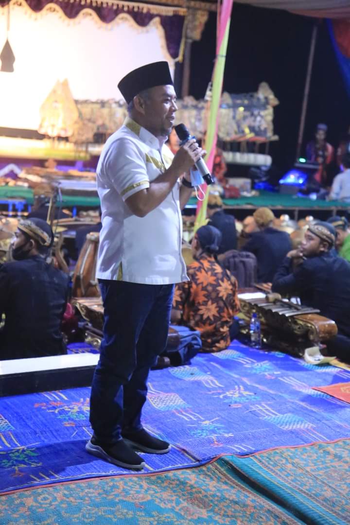 Bupati Andi Ikuti Bersih Desa Bersama Masyarakat Desa Sei Jawi-Jawi