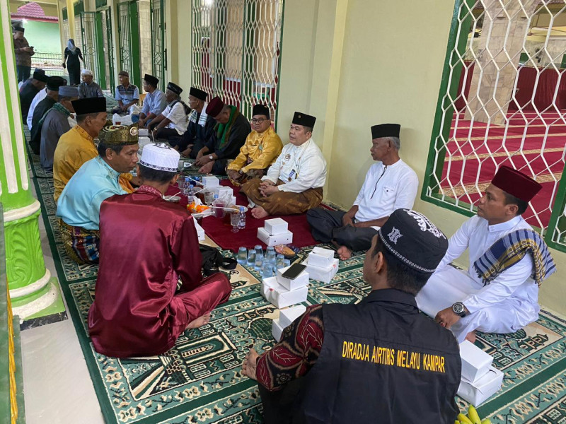 Diraja Air Tiris Adakan Safari Ramadhan ke Masjid Raya