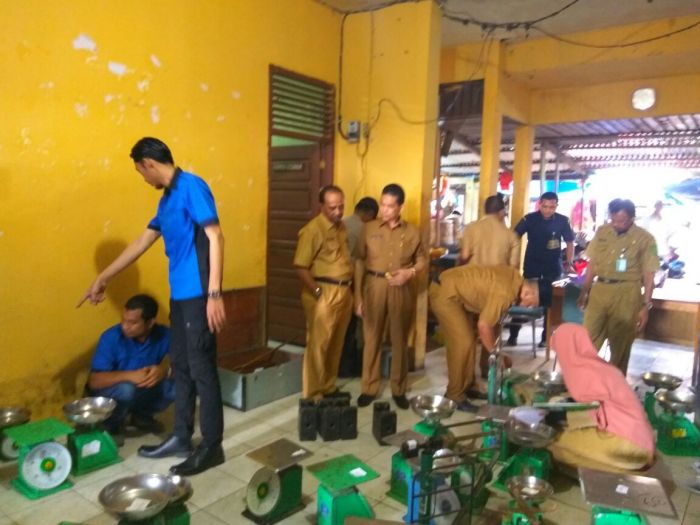 Disperindag Inhil Lakukan Tera Ulang di Pasar Yos Sudarso