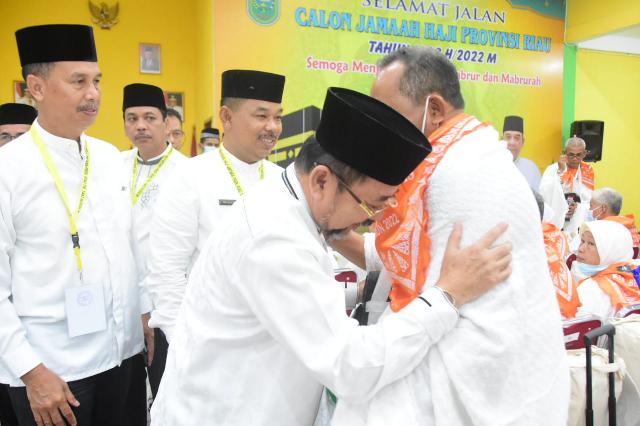 Lepas Keberangkatan CJH, Bupati Kasmarni Minta Doakan Kabupaten Bengkalis