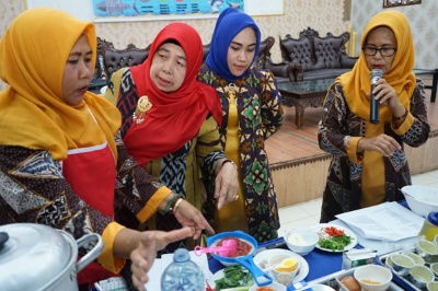 Ketua TP-PKK Mandau Dewi Asdinar Gelar Pelatihan Serba Ikan Dalam Upaya Pencegahan Stunting
