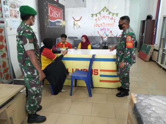 Babinsa Koramil 03/Mandau Lakukan Penerapan Pendisiplinan Masker Secara Protkes