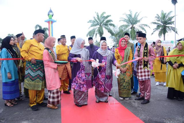 11 Stand Bazar MTQ ke- 47 Tingkat Kabupaten Bengkalis Diresmikan Bupati Kasmarni