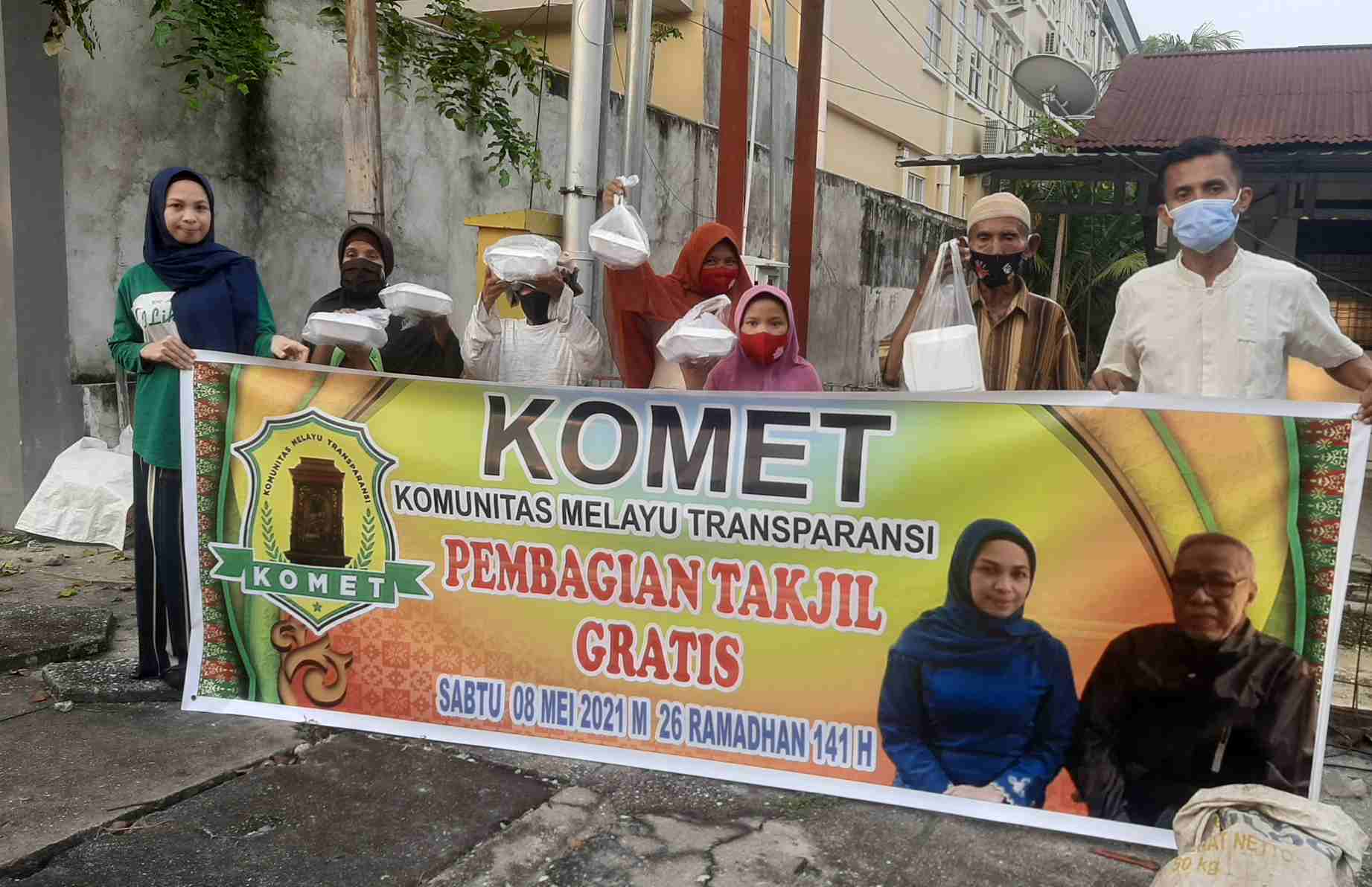 Ramadhan 1442 H, KOMET Bagi-Bagi Takjil Buat Kaum Dhuafa