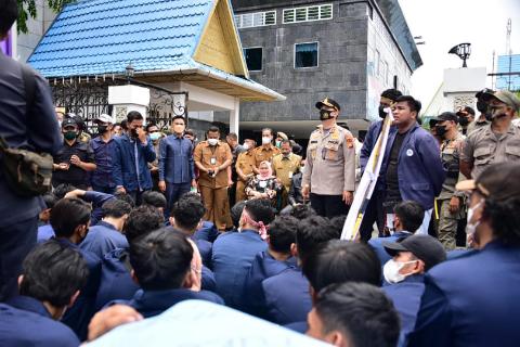 Unjuk Rasa Yang di Gelar Mahasiswa Disambut Bupati Bengkalis