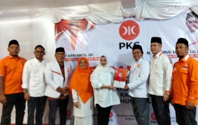 Kembalikan Formulir Pendaftaran Bacalon Bupati Bengkalis, Kasmarni S.Sos,MM disambut Hangat Pengurus