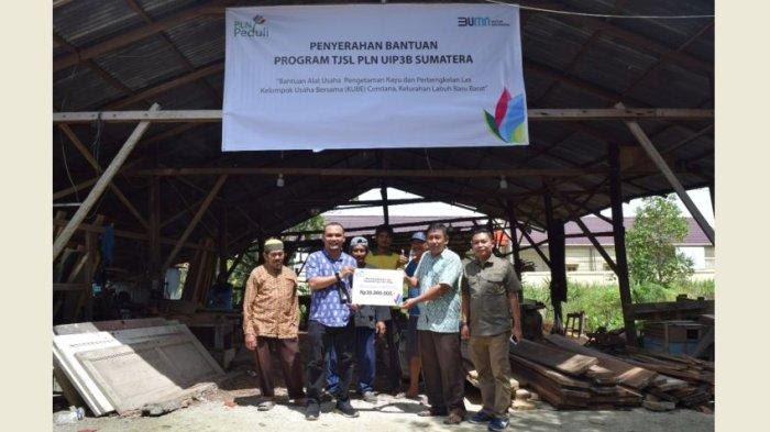 PLN Bantu UMKM Usaha Pengetaman Kayu dan Perbengkelan Las