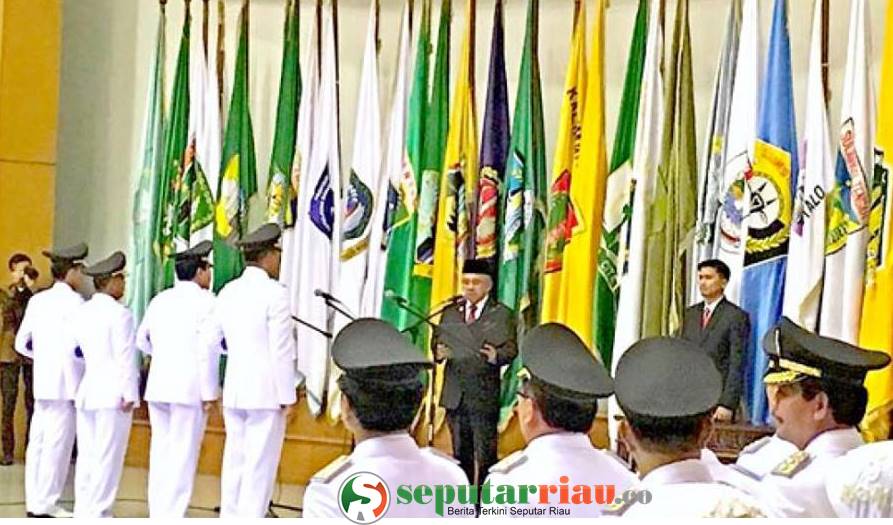 Plt. Gubri Lantik Bupati Dan Wakil Bupati Rokan Hulu Dan Pelalawan Di Jakarta