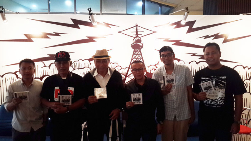Ebiet G. Ade, Sore,White Shoes and the Couples Company, Dukung Album Kompilasi Anti Korupsi
