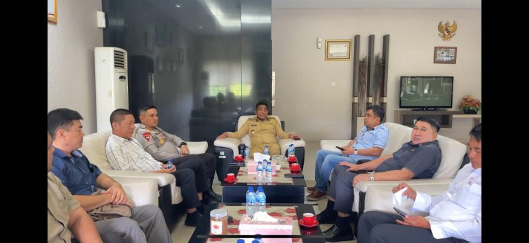 Bupati Zukri Himbau Perusahaan Untuk Tetap Menerima Hasil Panen Sawit Masyarakat