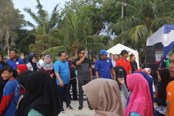 Bupati Meranti Lepas Gerak Jalan Santai Hardiknas 2019, Olah Raga Sehatkan Jasmani