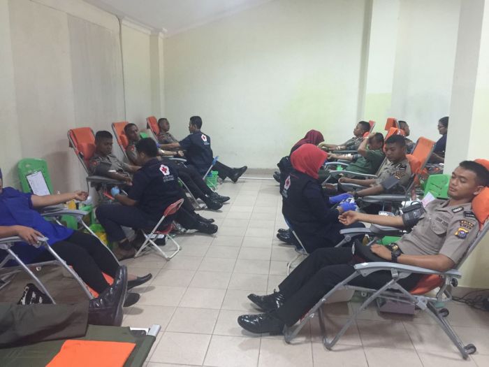 Personil Polresta Pekanbaru Meriahkan HJK dengan Ikut Mendonor Darah
