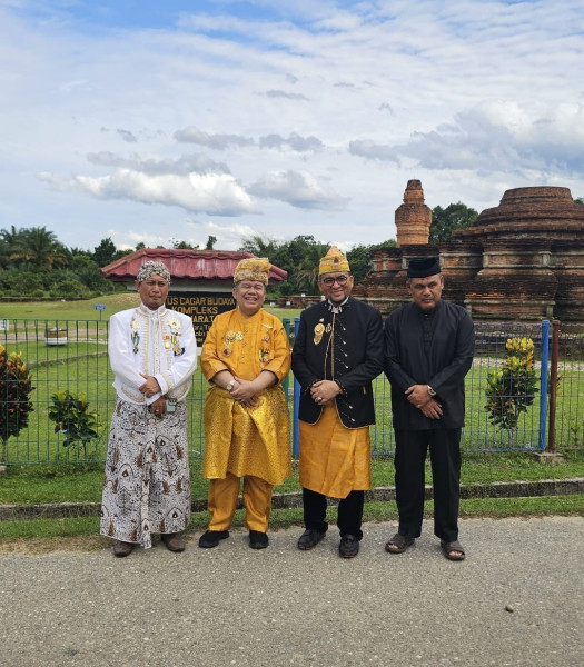 Duta Besar Kerajaan Prussia Rusia Bersama Kesultanan Diradja Airtiris Melayu Kampar Kunjungi Candi M
