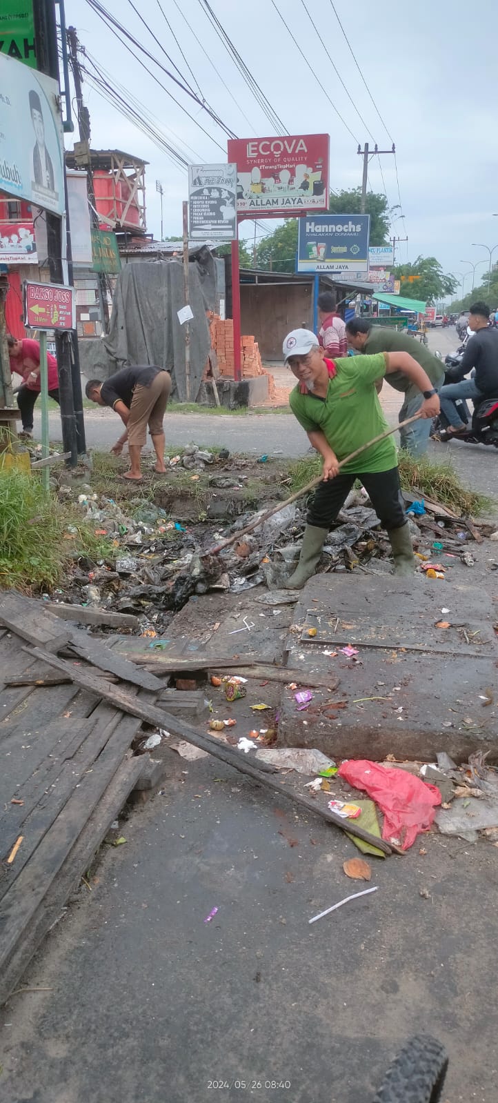 Drainase Mampat, Warga RT 04 RW 18 Kel. Tuah Karya Gotong Royong