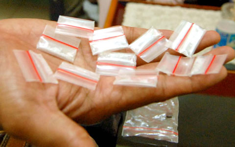 Kaget Saat Ditangkap, Sabu Belasan Juta Di Buang Begitu Saja