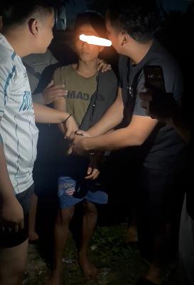 Seorang Pria Rampas HP Sepasang Kekasih,  Polisi Ciduk Pelaku Di rumahnyaa