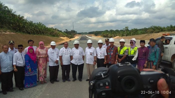 Plt Gubri Tinjau Tol Pekanbaru - Dumai Tembus ke Minas KM 85