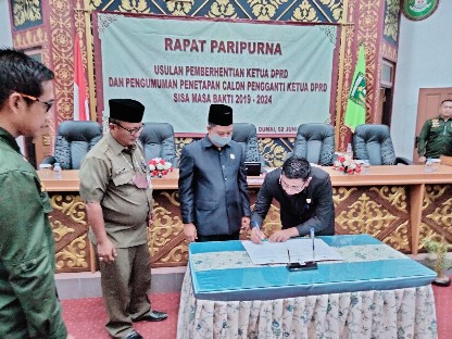 Melalui Rapat Paripurna,28 Anggota DPRD  Dumai Setujui Usulan Pergantian Ketua DPRD Kota Dumai.