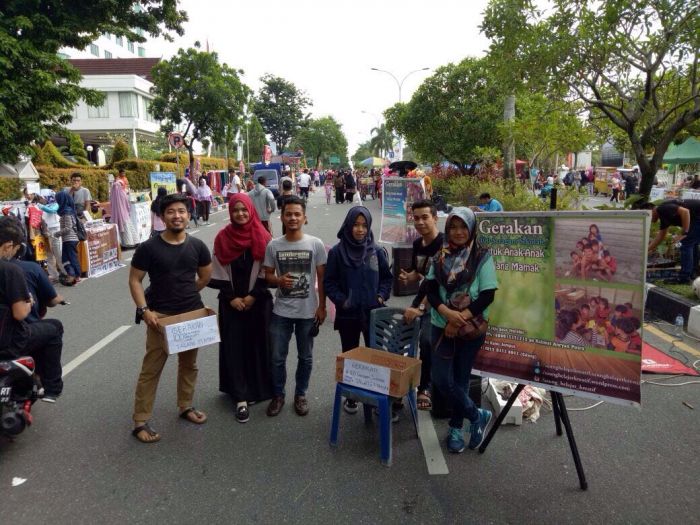 Komunitas Saung Belajar Kumpulkan 100 Baju Untuk Talang Mamak