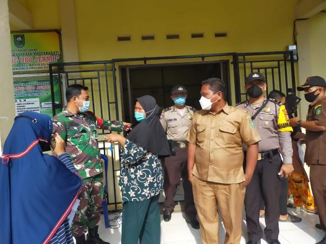 TNI Koramil 03/Mandau Dampingi Desa Pematang Obo Gerakan Vaksinasi C-19